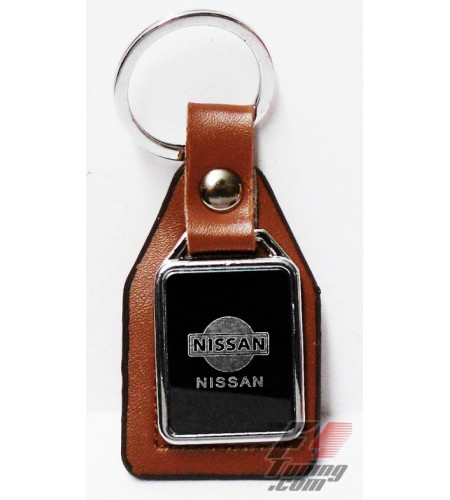 Porte-clés NISSAN sur écusson de cuir marron